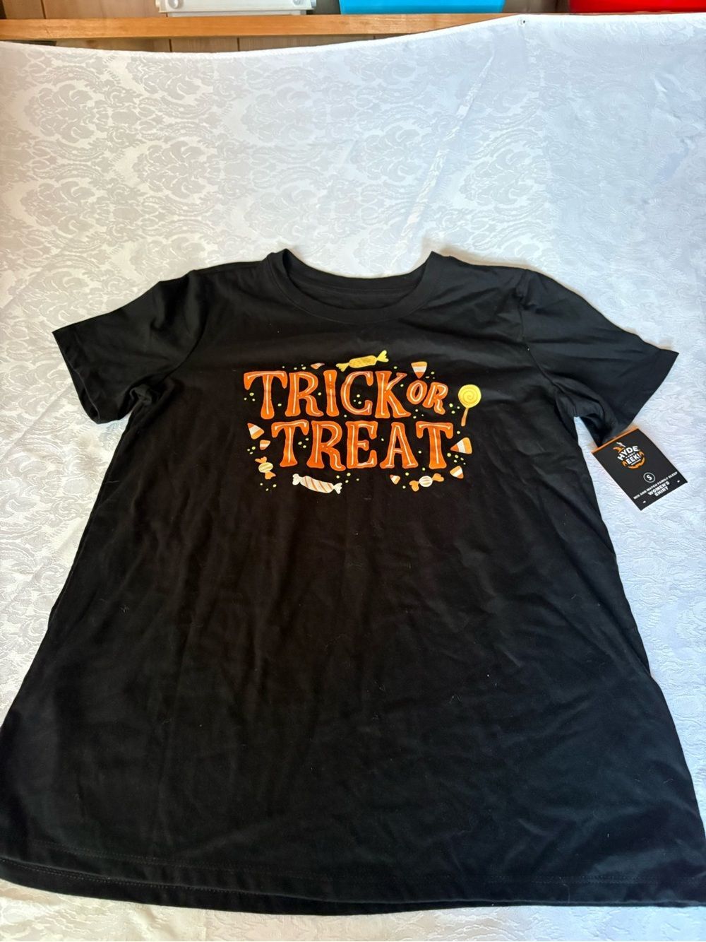 Womans Black "Trick or Treat" Halloween T-Shirt size small NWT